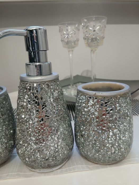 Sprzedam komplet lusterkowy glamur akcesoria łazienkowe