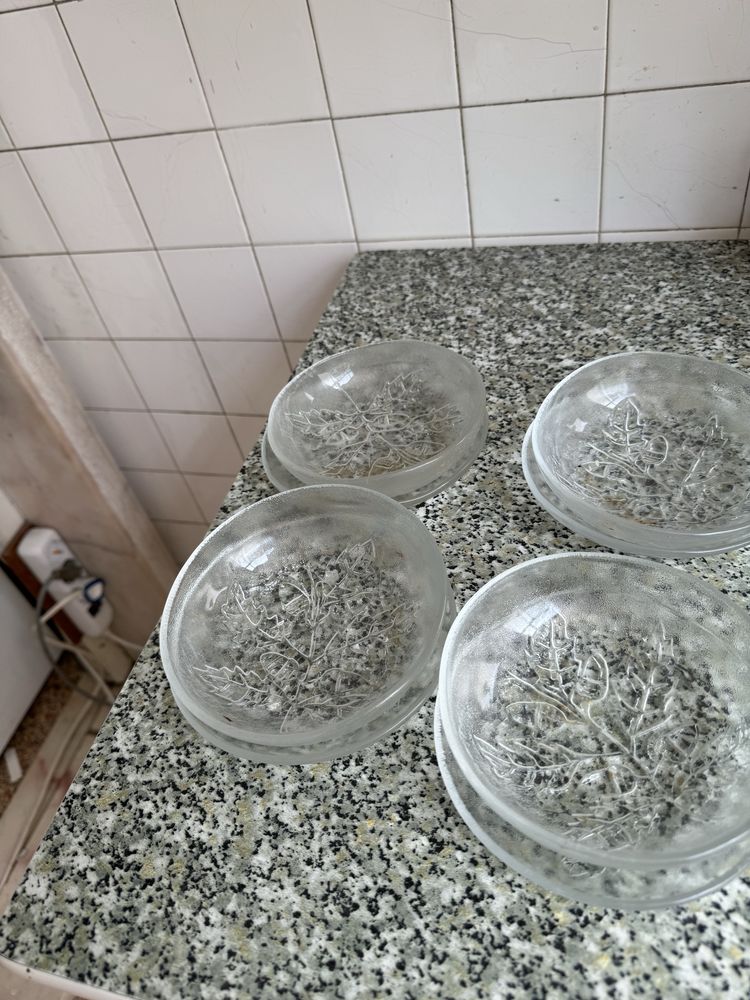 Conjunto pratos e taças