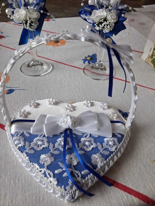 Подушечка для обручок у синьому кольорі