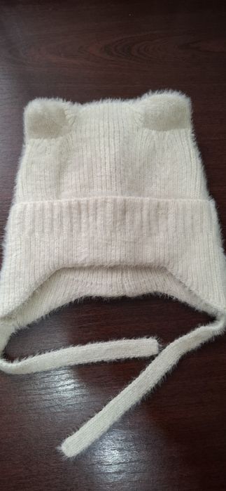 Мила шапка для дівчинки