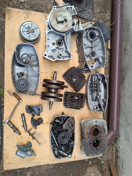 Мотор ява картера кришки, кпп, корзина сцепления кулиса, вилочки, вал