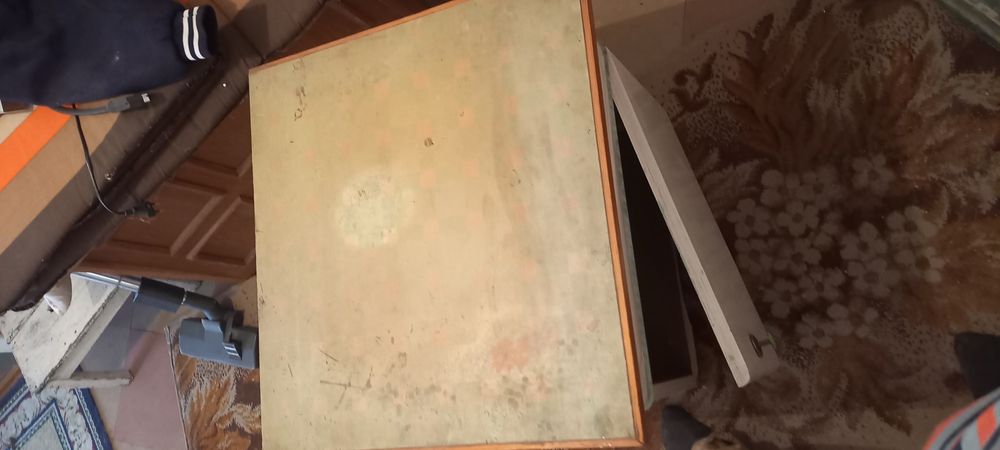 Stara szafka na miske