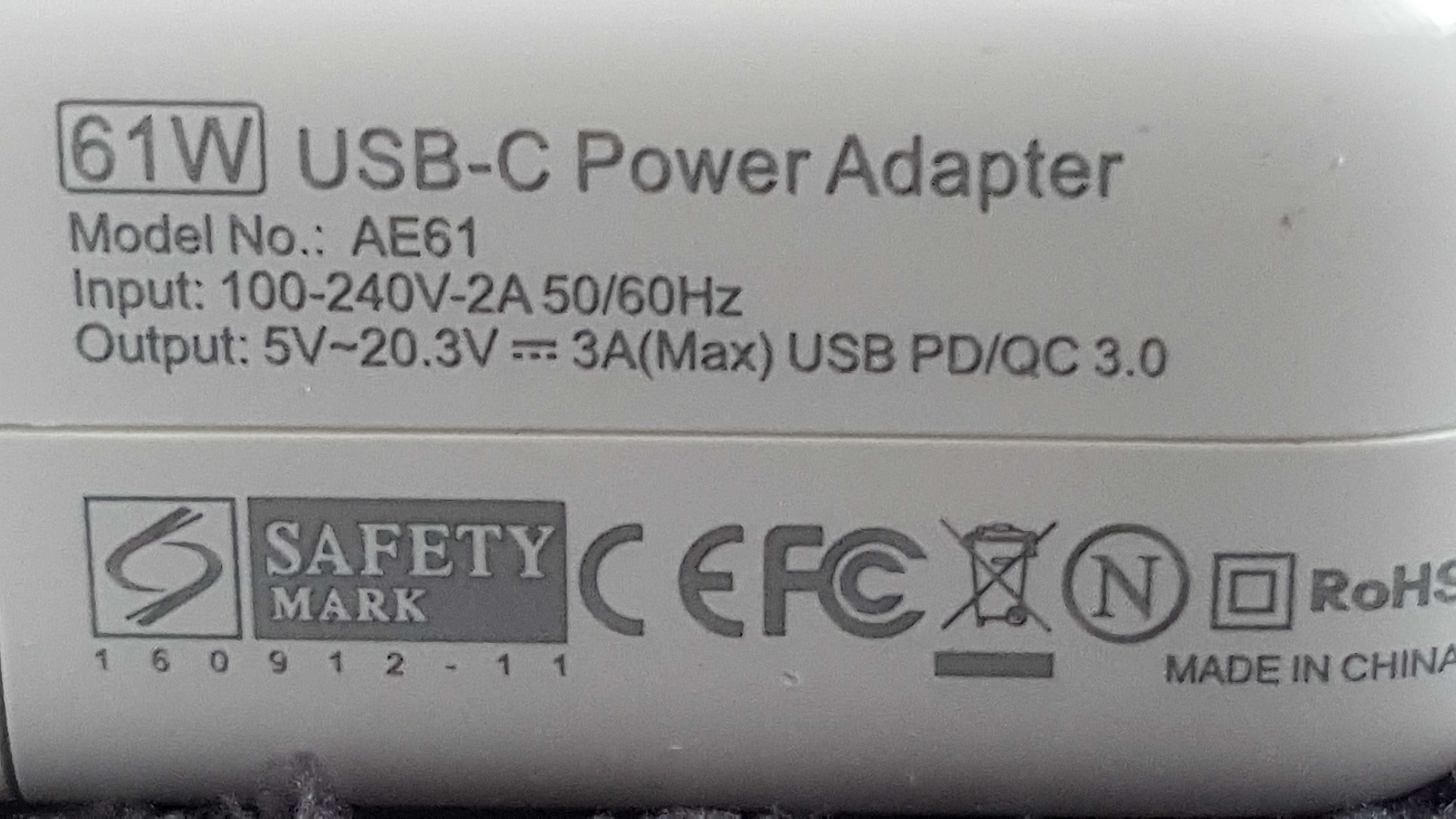 EA61 Ładowarka zasilacz USB Typ C 61W 3A 5-20,3V
