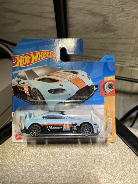 Aston martin vantage GTE 2/5 HW TURBO blue hotwheel
