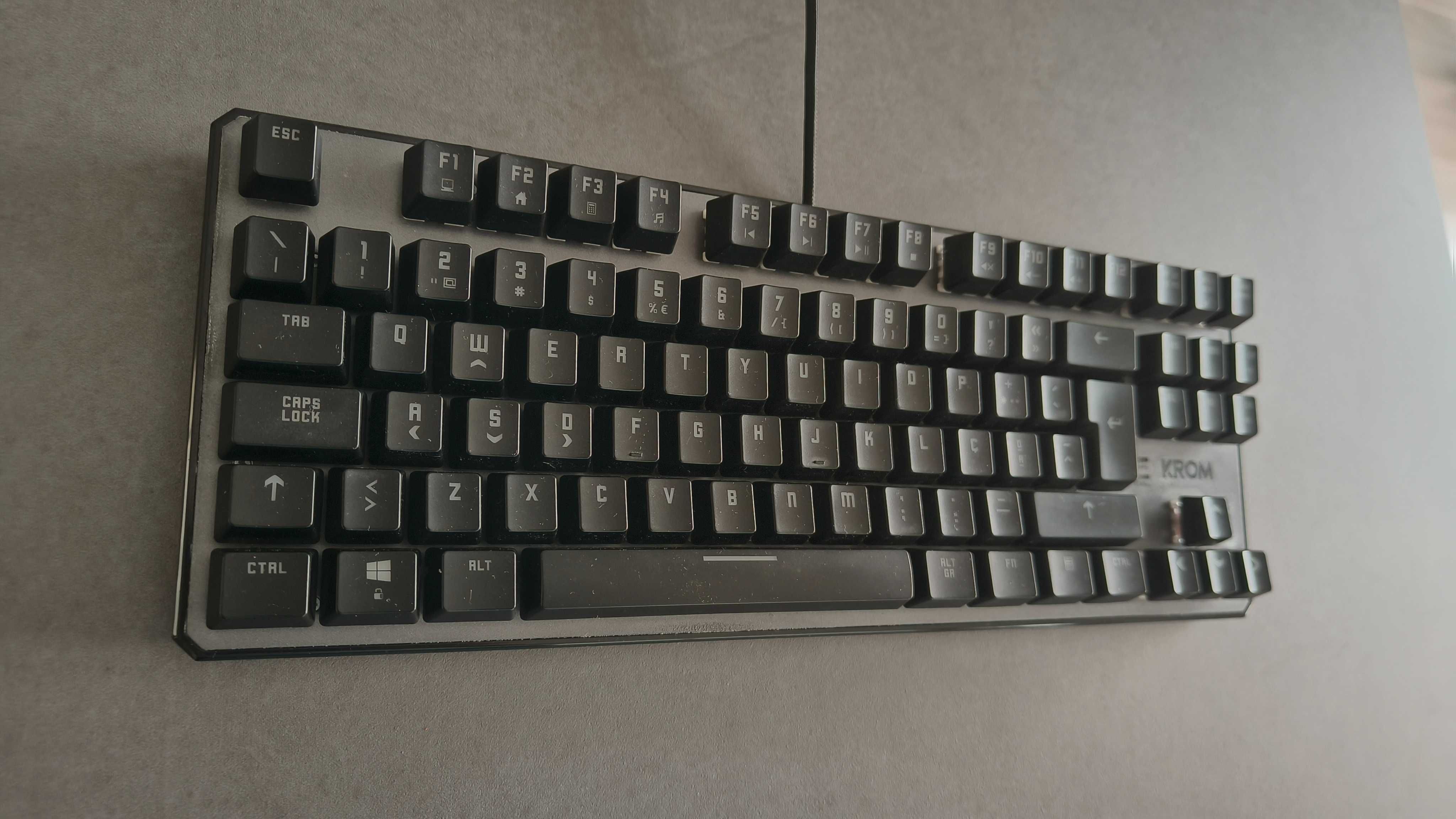 Teclado mecânico Krom Kernel TKL RGB