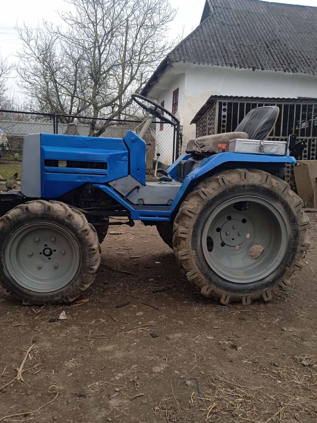 Міні трактор ХТЗ 012