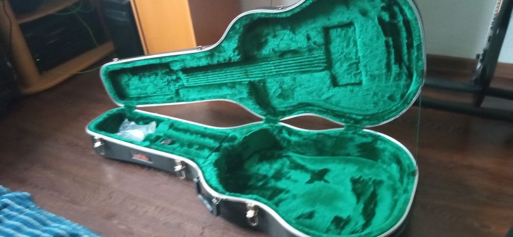 Gitara elektroakustyczna Taylor 210 CE leworęczna