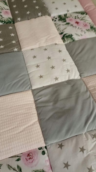 Mata do zabaw / Kocyk 120x120cm - Kwiaty różowe - 120x120