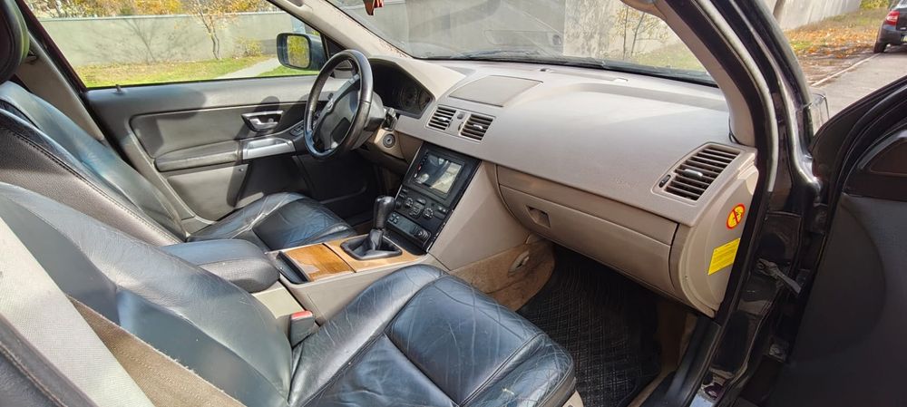 Volvo XC90 2.4 дизель механіка повний привід