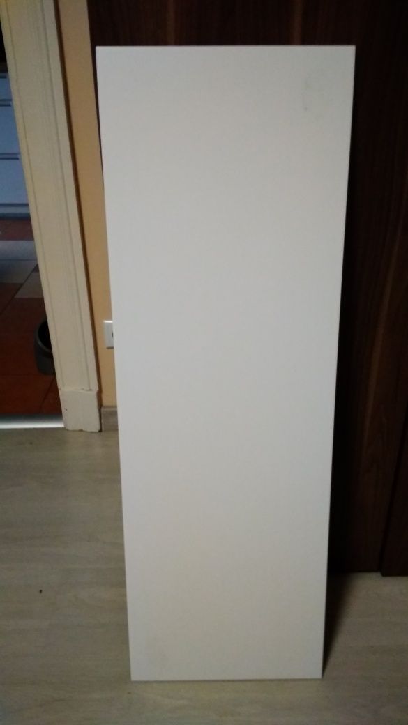 Płytki białe 33x100 cm.
