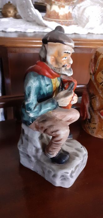 Estatueta em louça - velhote