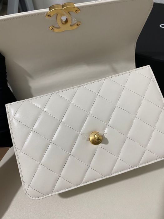 Bolsa CHANEL Classic Flap Original – Couro Branco com Ferragem Dourada