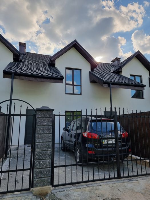 Продам будинок (таунхаус)за ціною квартири, з паркомісцем.БровариЦЕНТР