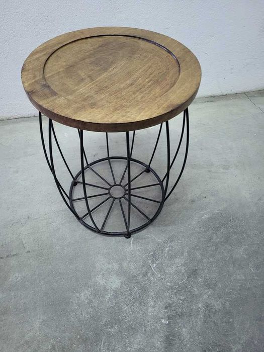 Mesa de Apoio com Estrutura em Metal