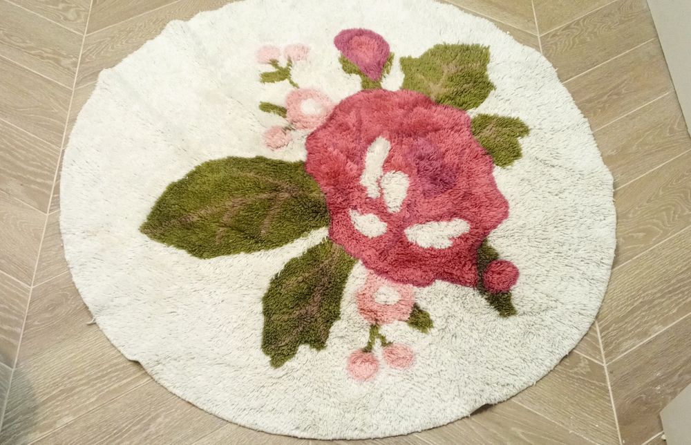 Okrągły dywanik do łazienki 90 cm