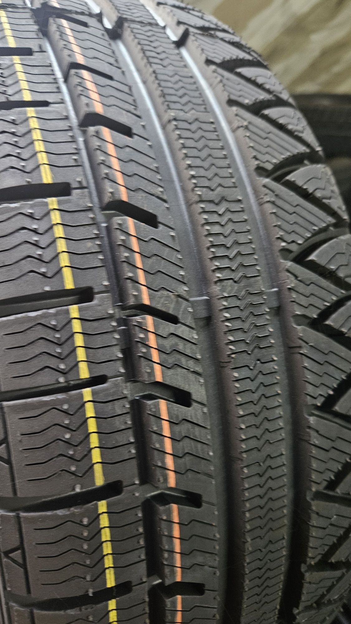215/45R17 opony zimowe kopia Michelin