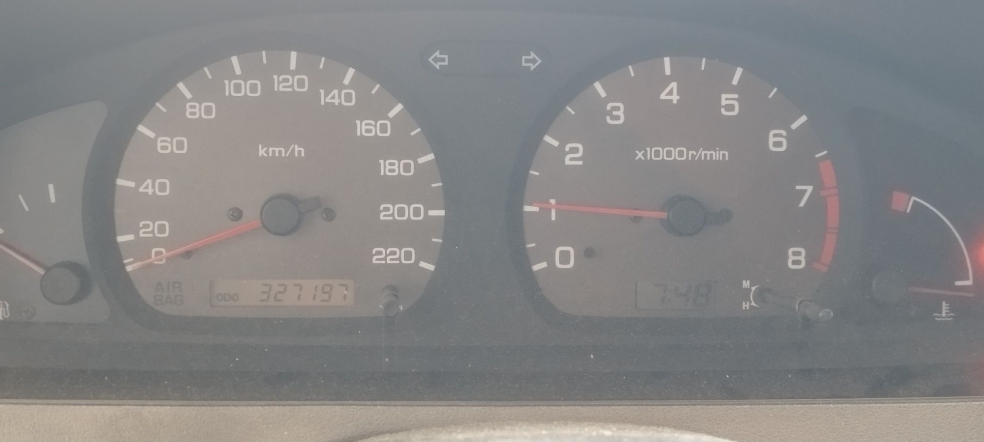 Nissan almera, excelente de mecânica. Com A/C.