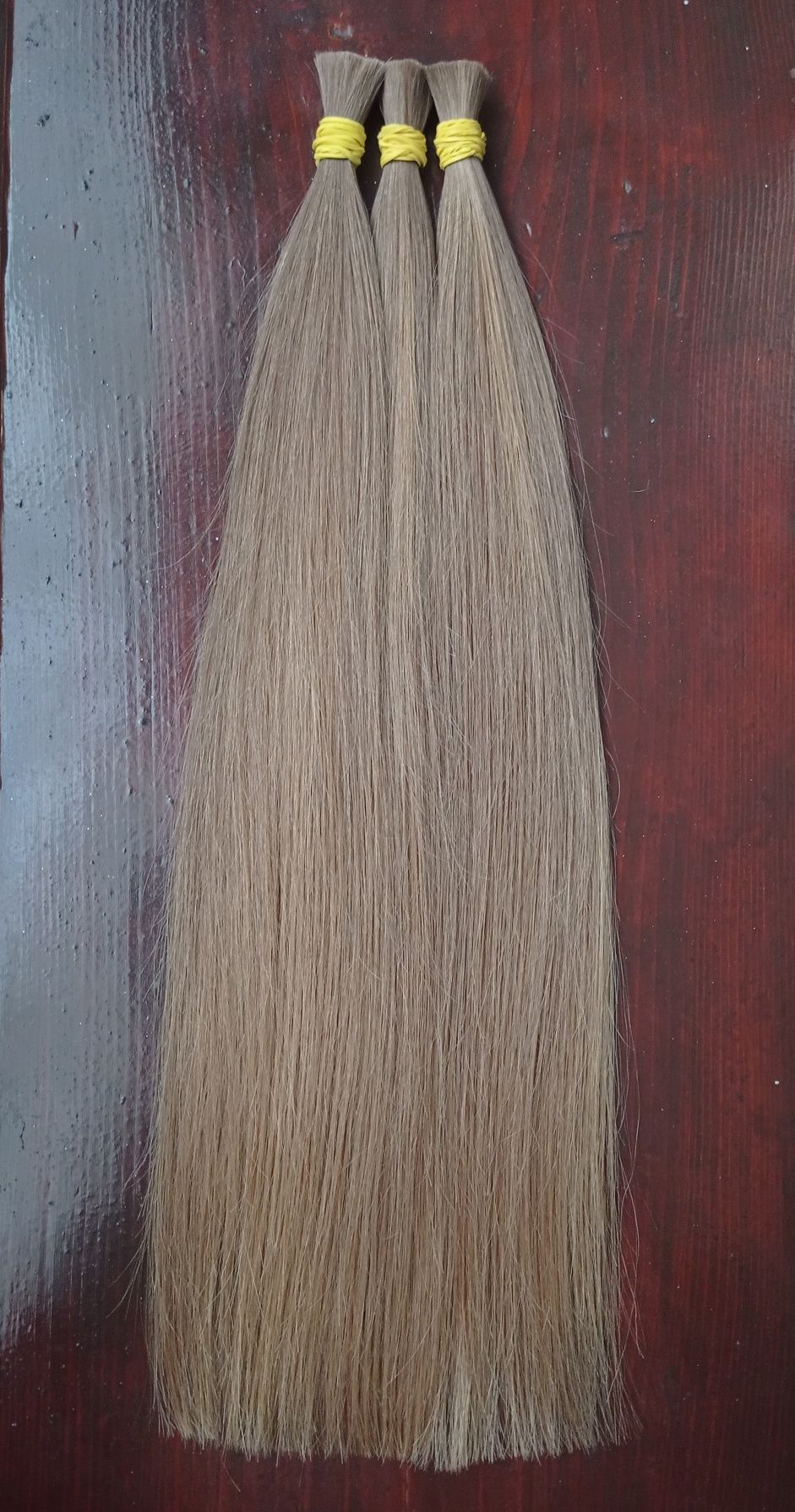 Слов'янське світлорусе нефарбоване волосся