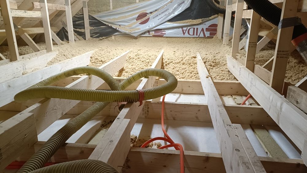 Wdmuchiwaną wełna drzewna  Naturheld jak steico ocieplenia celuloza