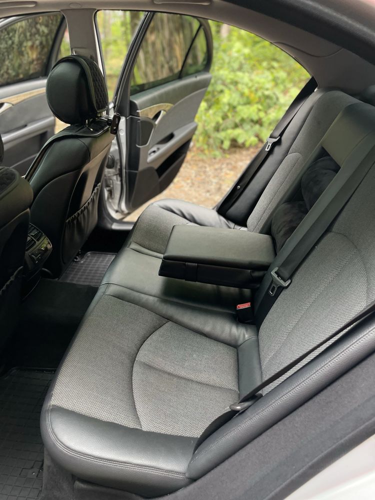 Mercedes-Benz E-Class W211