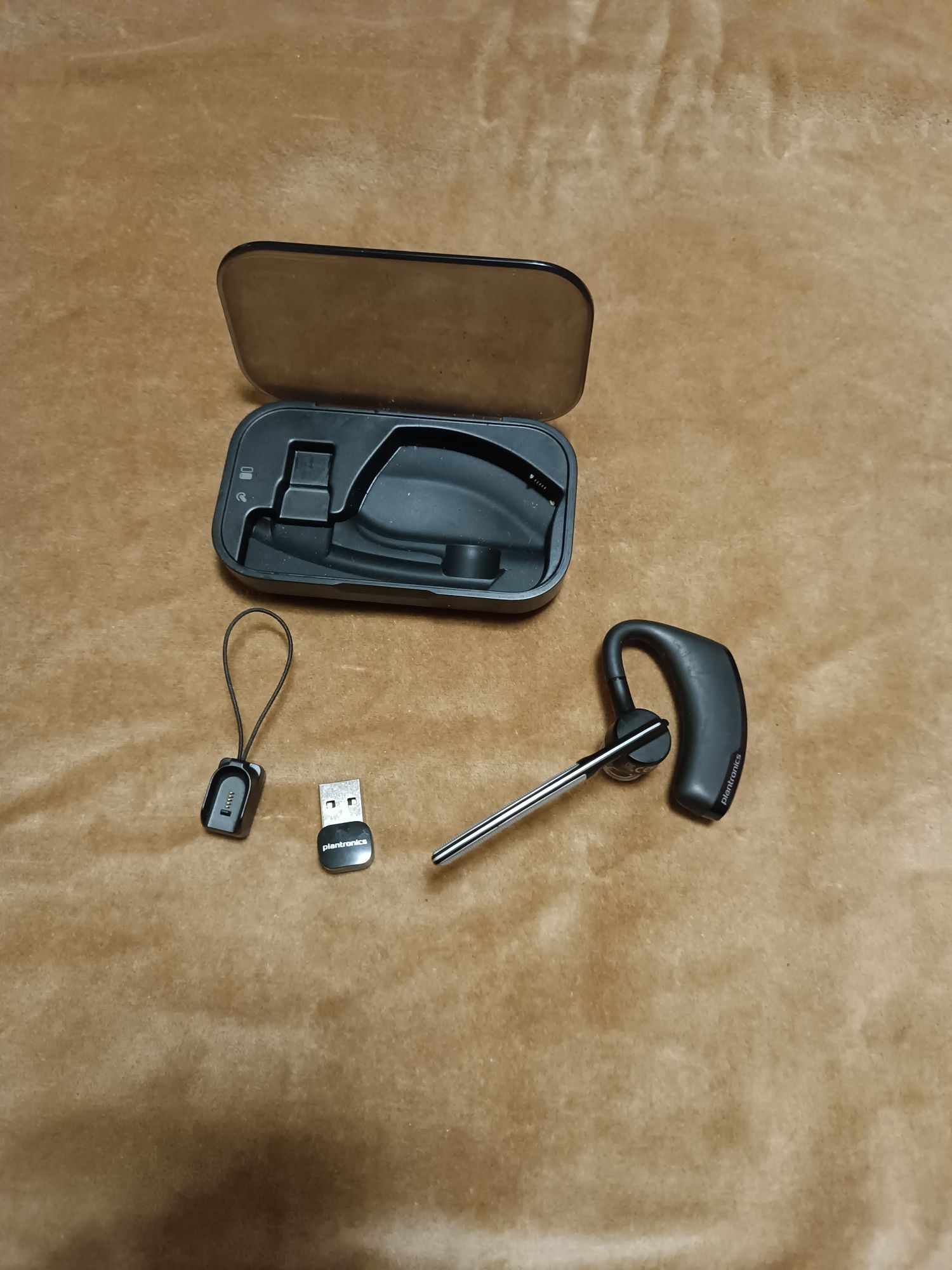 Гарнитура Plantronics Voyager Legend B235-M.
