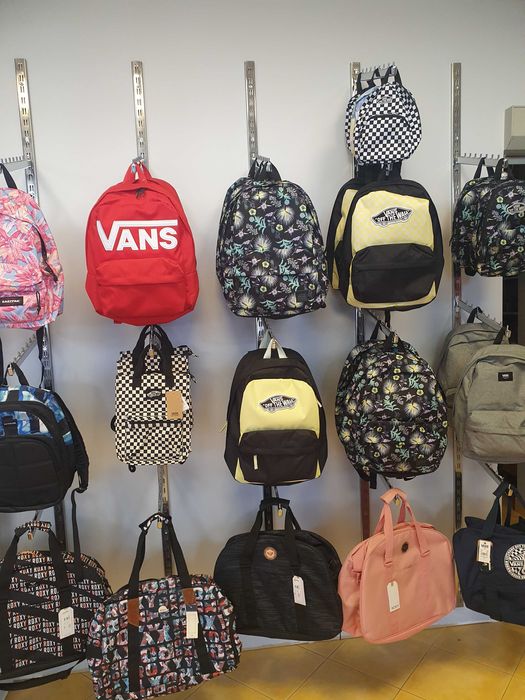 50 zł sztuka - wielka wyprzedaż plecaków Vans, Roxy, ST.right !