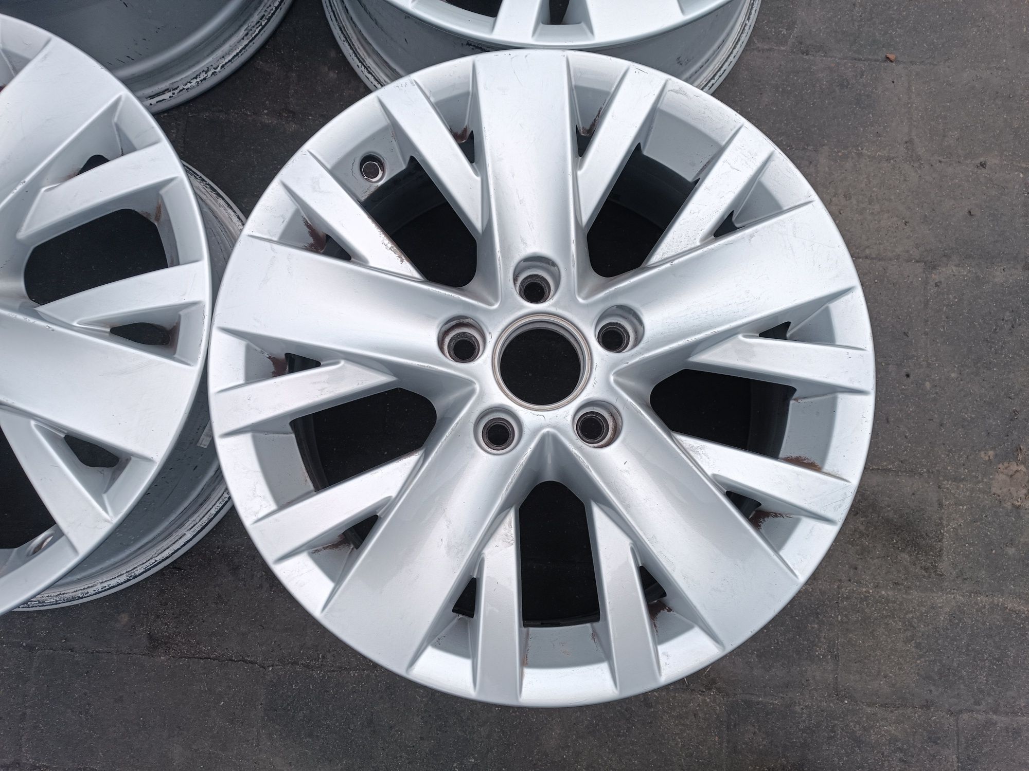 Felgi Alu VW Golf V VI VII Touran Audi A3 8P 5x112 ET50 6.5J16