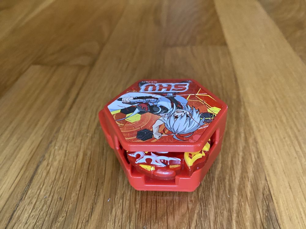 Brinquedos beyblade e lançadores