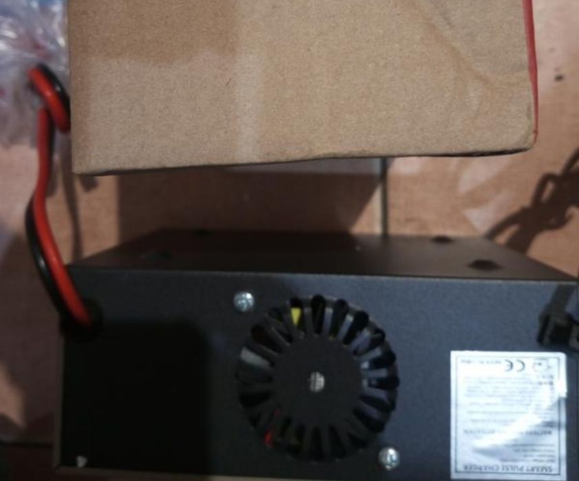 Зарядний імпульсний пристрій 20А.