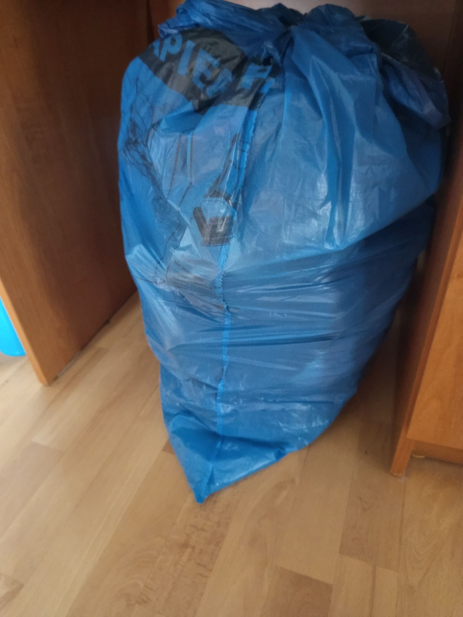 Ubrania dziewczynka kurtka i ubrania zestaw   na podwórko 110 do 116 u