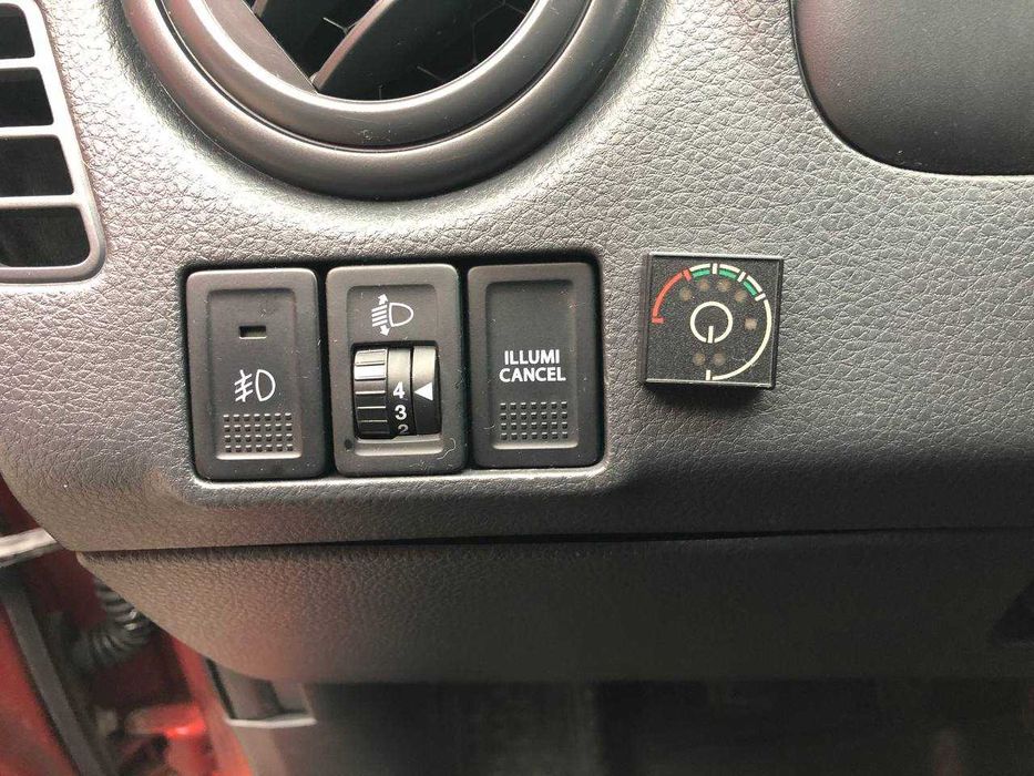 В продажі Suzuki SX-4 2007 року випуску.