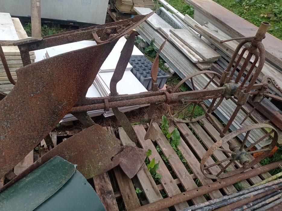 Vendo Alfaias agrícolas para decoração já não se fabricam