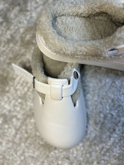 Pantufa Ugg forro de pelúcia.