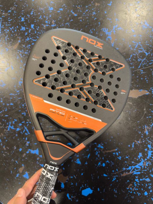 Raquete NOX AT10 GENIUS ATTACK 12K BY AGUSTIN TAPIA 2025