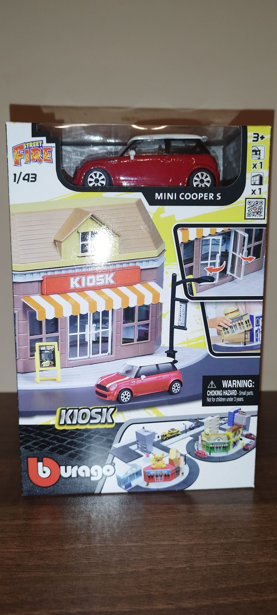 Zestaw Bburago Street Fire City Kiosk z Mini Cooper S 1:43.