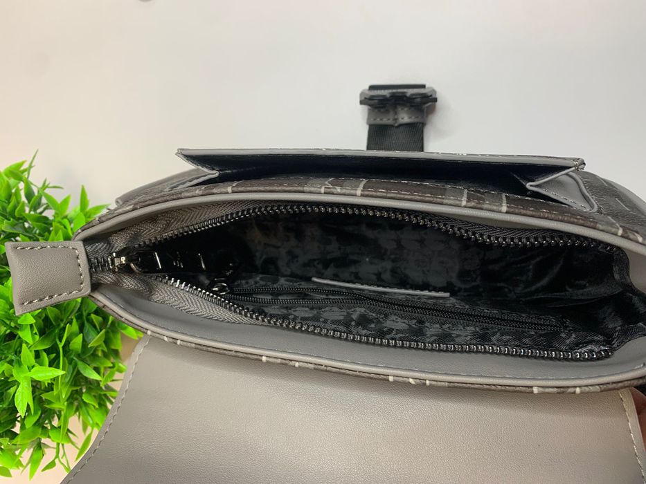 Сумка Karl Lagerfeld/месенджер
карл лагерфелд бананка/через плече