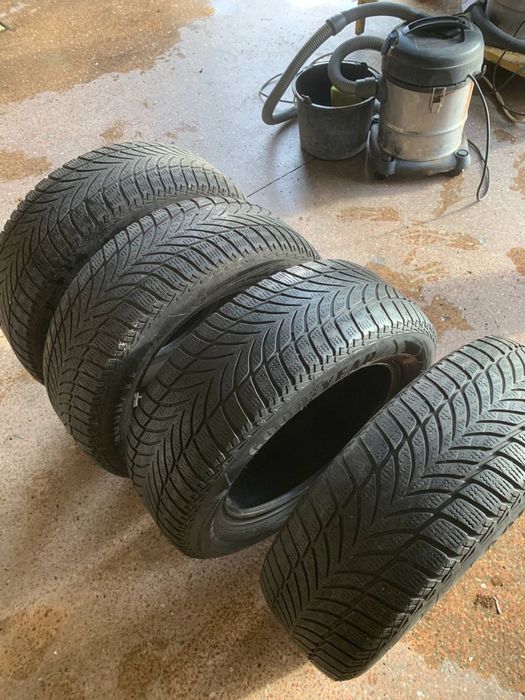 Продам зимову гуму goodyear 215/60/р16