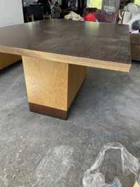 Mesa de madeira de carvalho