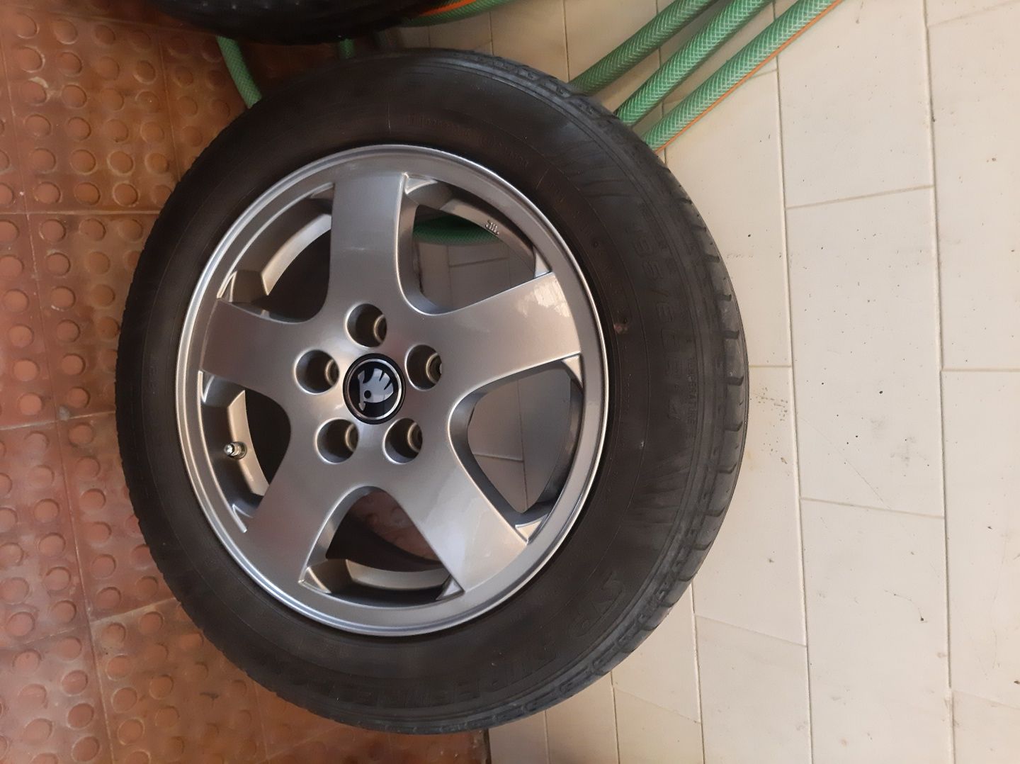 Jantes  R14 5x100 com pneus. skoda/seat/volkswagen