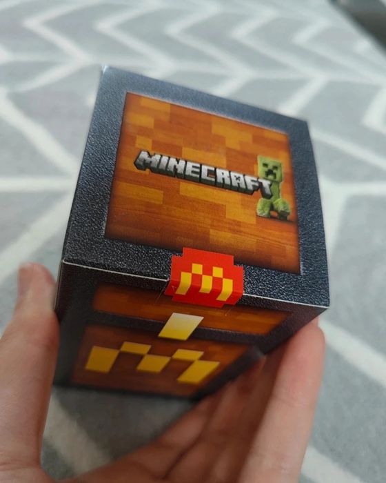 Caixa Surpresa Minecraft + Cartão Raro “Big Mac® Crystal”