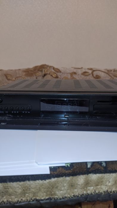 Продаю спутниковый тюнер GI 8120.