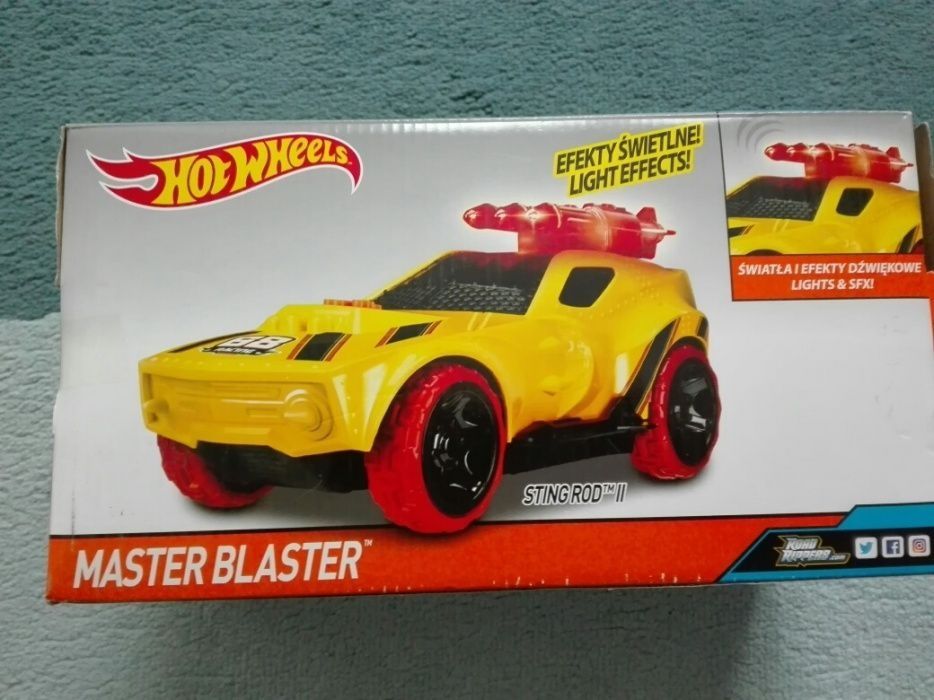 Samochód Master Blaster Hot Wheels . Wydaje dźwięki i świeci.