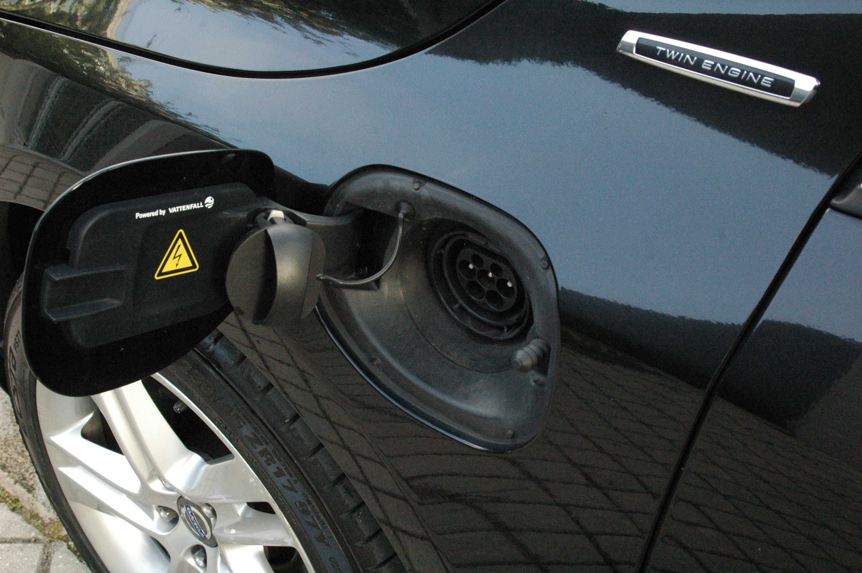 Volvo V60 D6 Plug-in Hybrid (IVA Dedutível)