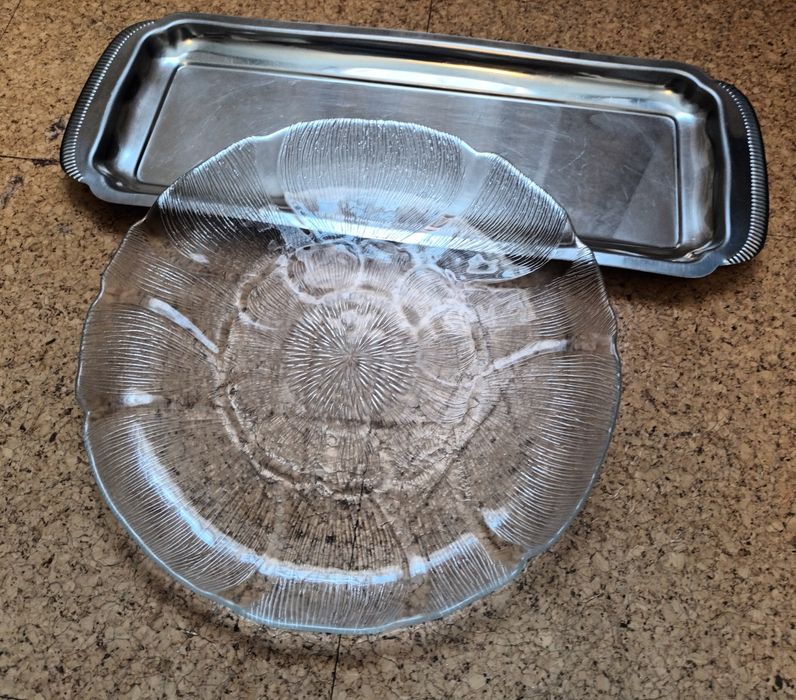 Prato de bolo e travessa em inox