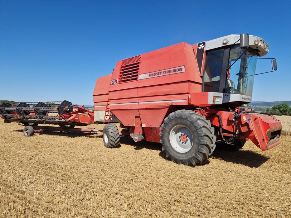 Kombajn zbożowy Massey Ferguson 38 claas mega dominator