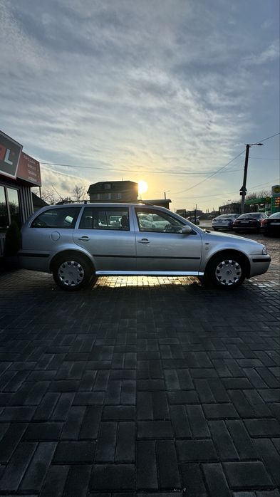 Skoda Octavia Tour Шкода Октавіа Тур 2004-05 р 1,6 MPI бенз 5МКПП