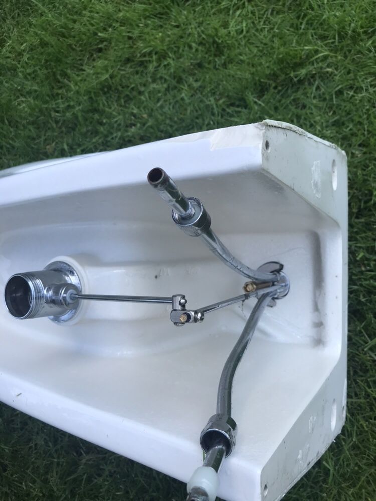 Bidet z armatura