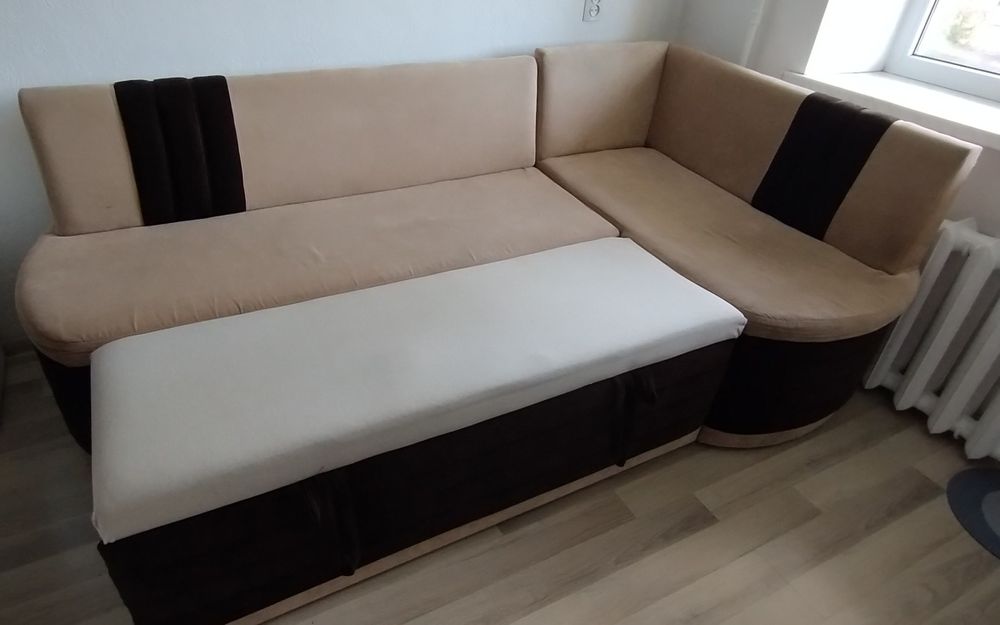 Кутовий розкладний кухонний диван з спальним місцем