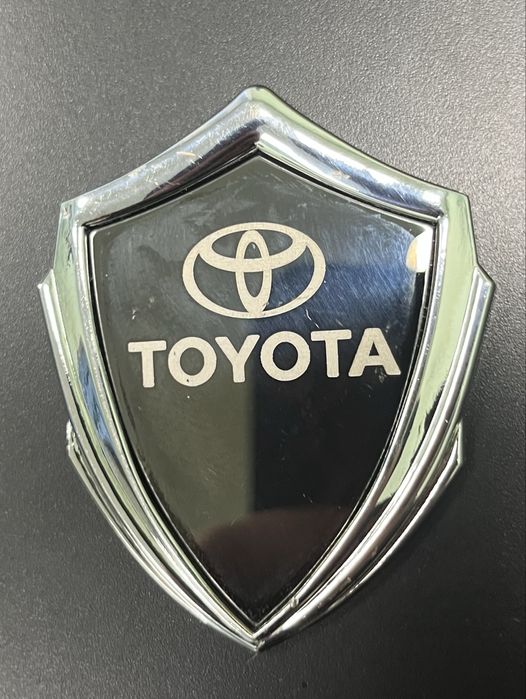 Емблема, значок, накладка Toyota нова