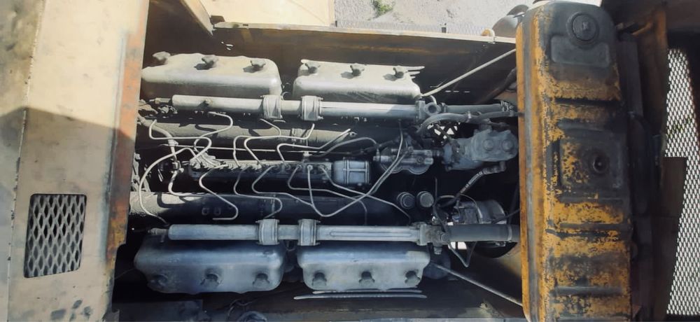 Кіровець К-701 + плуг 7 корпусів